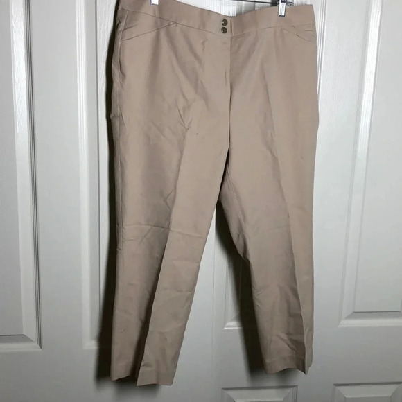 CHICO’S Secret Stretch Straight-Leg Crops - Picture 4 of 9